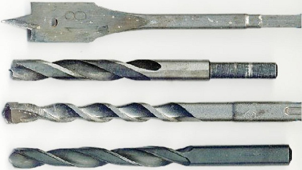  From top to bottom: Spade, lip and spur (brad point), masonry bit and twist drill bits.
